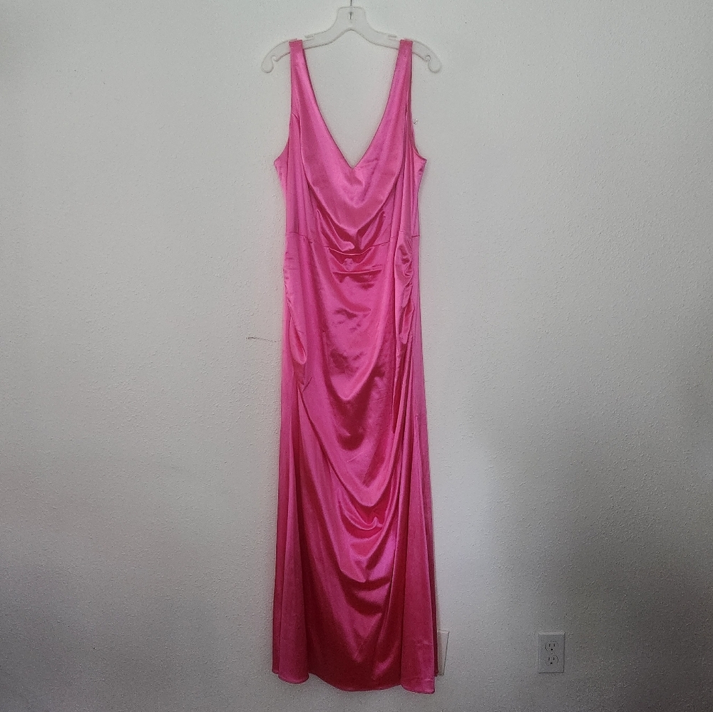 JULES & CLEO: Long Stretch Satin Ruched V-Neck Sheath Dress